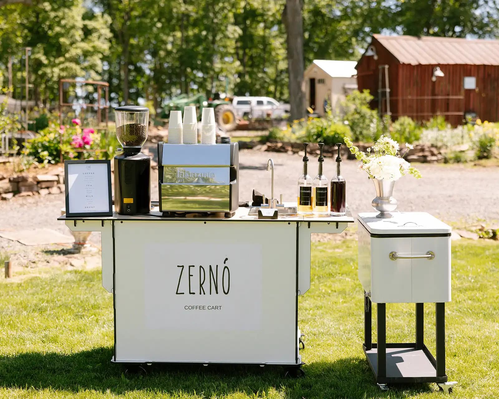 The Zerno cart set up outdoors among greenery.