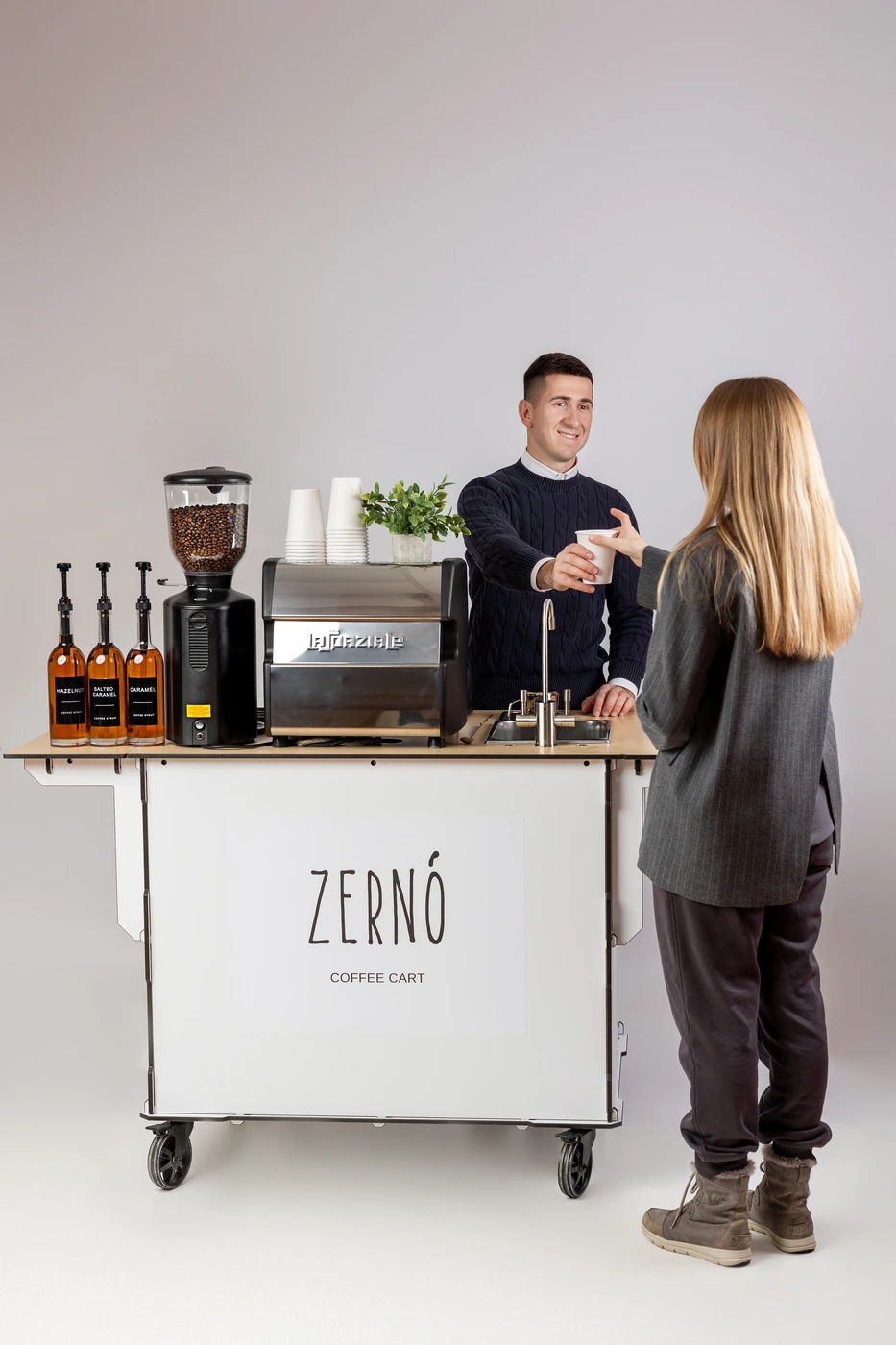 Coffee service details at the Zerno cart